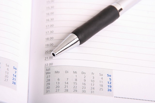 calendario-y-lapicero