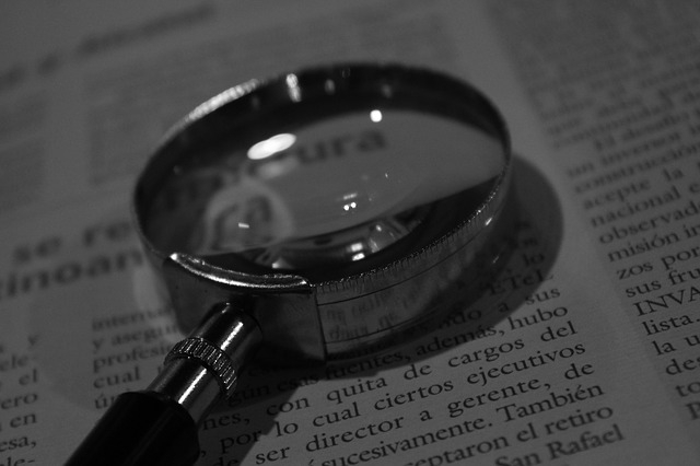 lupa-y-documento