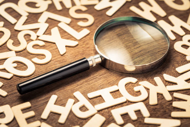 Lupa y letras