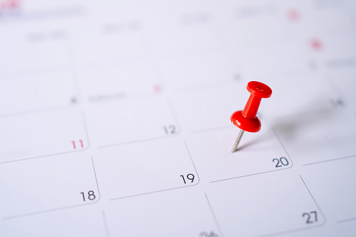 Calendar with red pins on the 20th, mark the date of the event with a pin.